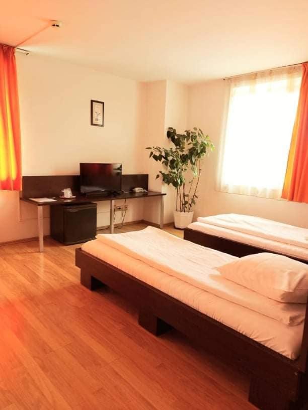 Villa Grande Iasi Exteriör bild